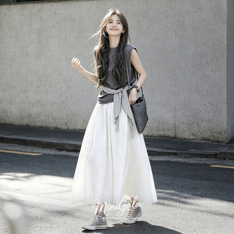 Korean Casual Style Sleeveless Vest Top and Skirt Set for Summer 2026, Slimming and Age-Reducing Two-Piece Outfit Korean Casual Style Sleeveless Vest Top and Skirt Set for Summer 2026, Slimming and Age-Reducing Two-Piece Outfit