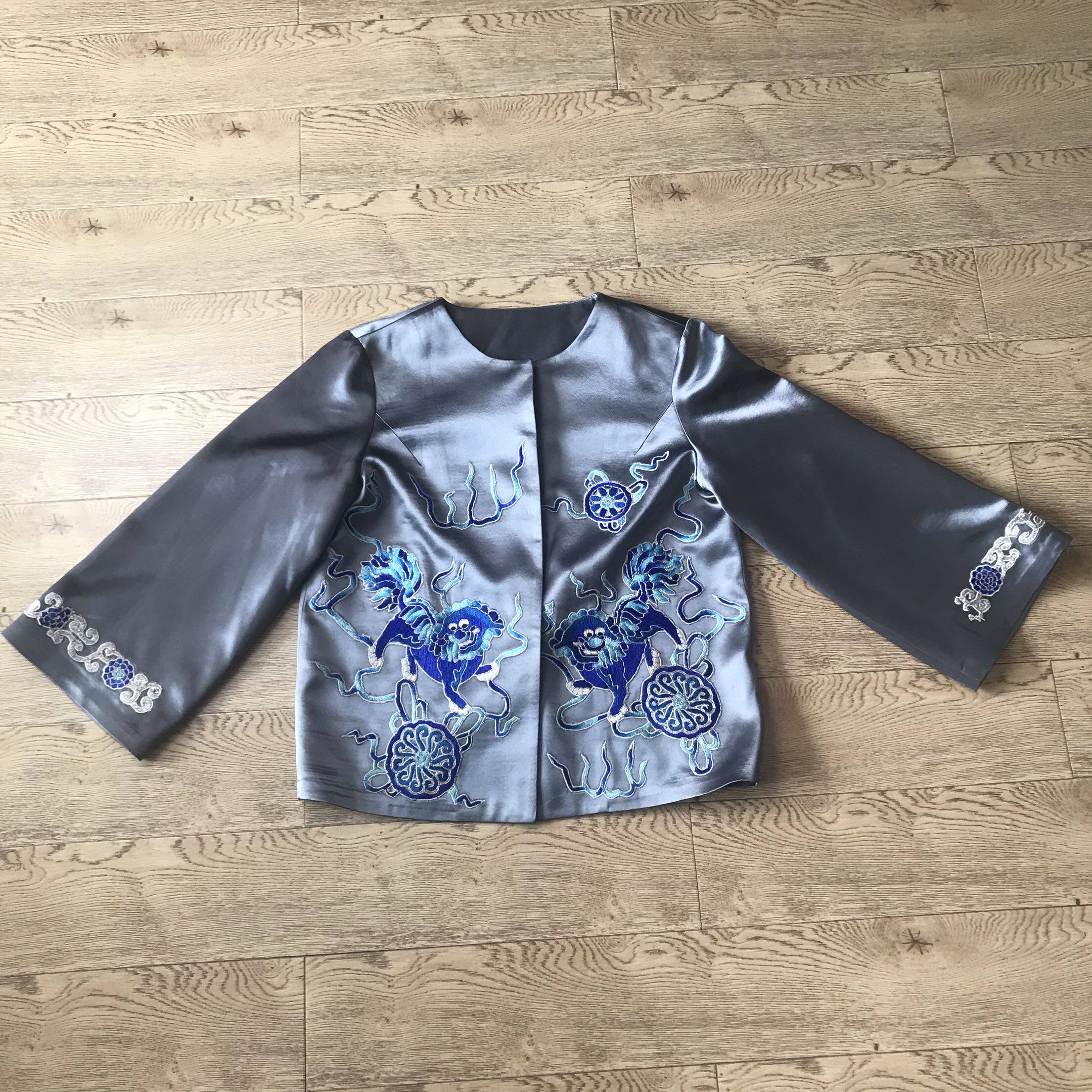 Cloud decoration totem 2022 original ethnic style women's clothing hand-embroidered lion rolling hydrangea casual loose small coat coat