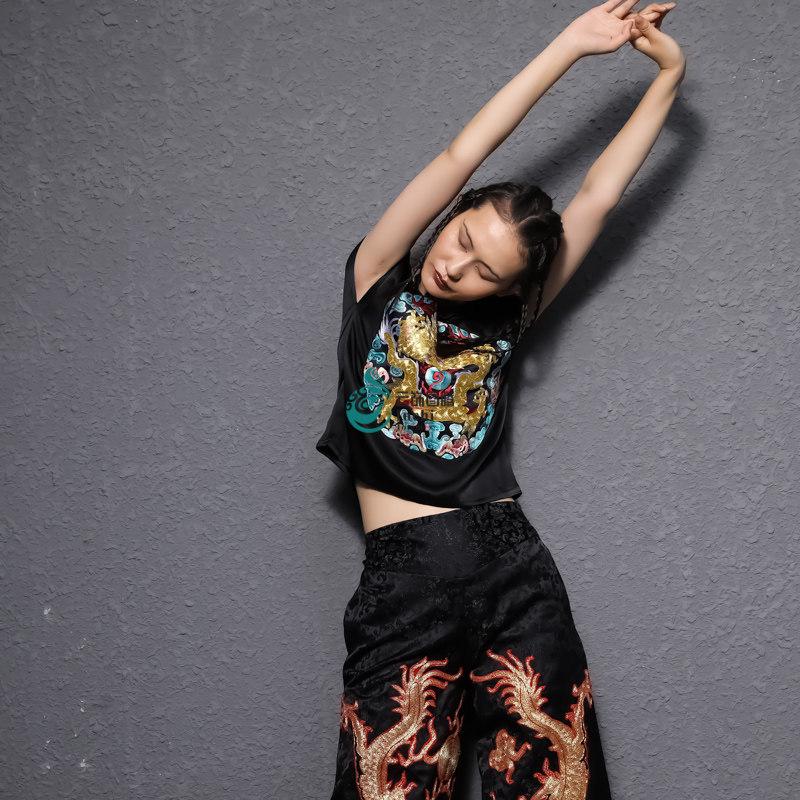 Cloud decoration totem original design women's T-shirt National style old embroidery hand embroidered pan gold Group Dragon Silk satin Joker T-shirt