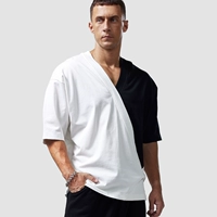 Белый и черный, немного великоваты, рекомендуется заказывать на размер меньше.