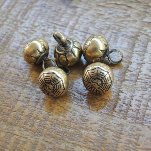 Solid brass button 8mm brass button gossip pattern national clothes copper button wholesale pendant