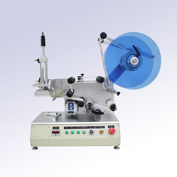 Semi-automatic flat car labeling machine