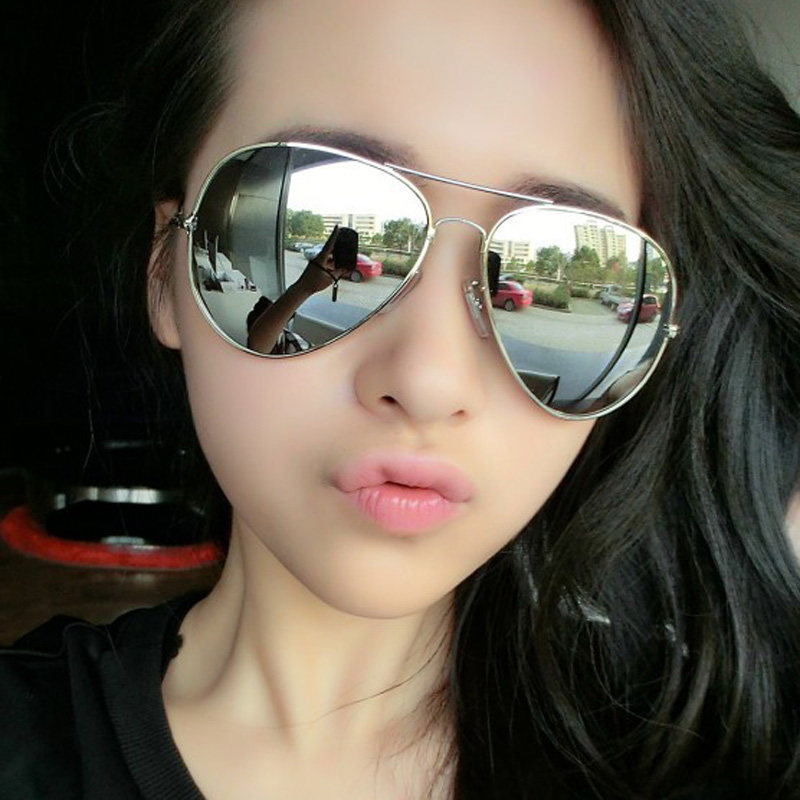 2026年最新スタイルのサングラス、メンズアビエーターサングラス、トレンディな反射型カラフルサングラス、ラウンドフェイスの女性用セレブ風サングラス