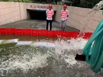 Plastic abs flood-proof retaining board mobile flood-proof retaining wall flood-proof board anti-flood retaining board retractable