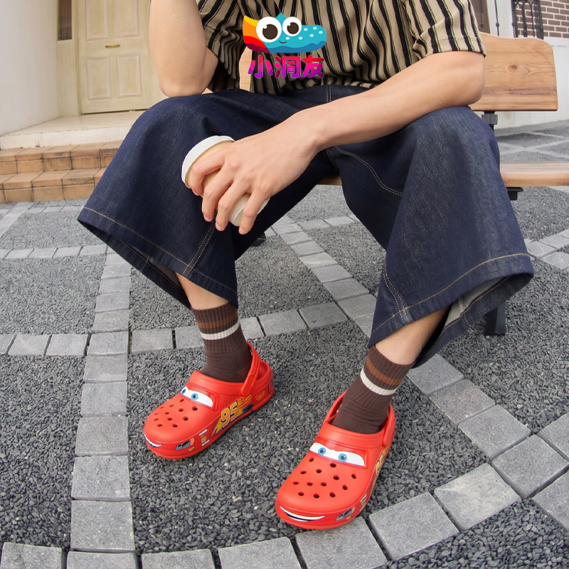 Lightning Mcqueen 95 Racing Car-Themed Casual Couple's Parent-Child Light-Up Non-Slip Closed-Toe Beach Sandals Clogs Lightning Mcqueen 95 Racing Car-Themed Casual Couple's Parent-Child Light-Up Non-Slip Closed-Toe Beach Sandals Clogs