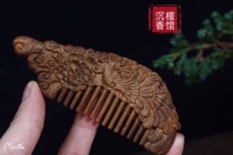 Natural agarwood comb hand carved craft gift box to send girlfriend birthday anti-static hair loss ancient style female