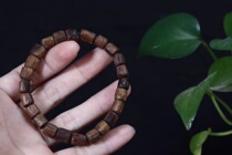 (Recommended by the shopkeeper) submerged grade Dalakan black oil old material agarwood with the shape of the Buddha beads bracelet for men and women