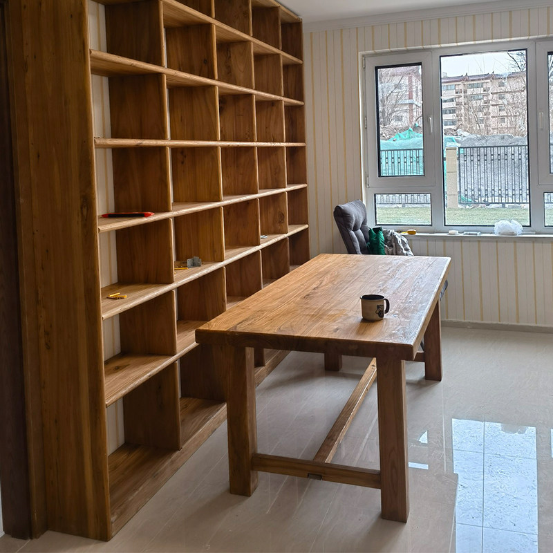 The size of the old elm desk can be customized