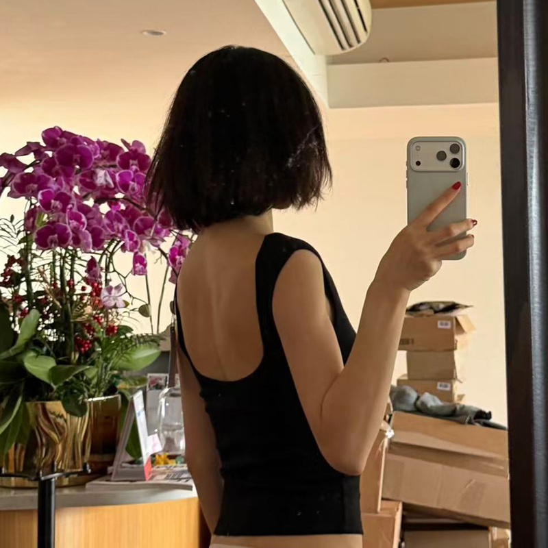Romi Studio “Unique and Elegant” Cotton and Spandex Blend Backless Slim-Fit Base Tank Top Rwdrse3630