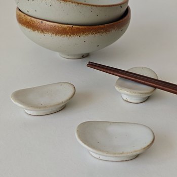 Nuoyi home japanese utensils creative ceramic chopstick racks spoon holdings pillow household spoon holdings silver insert type chopstick racks