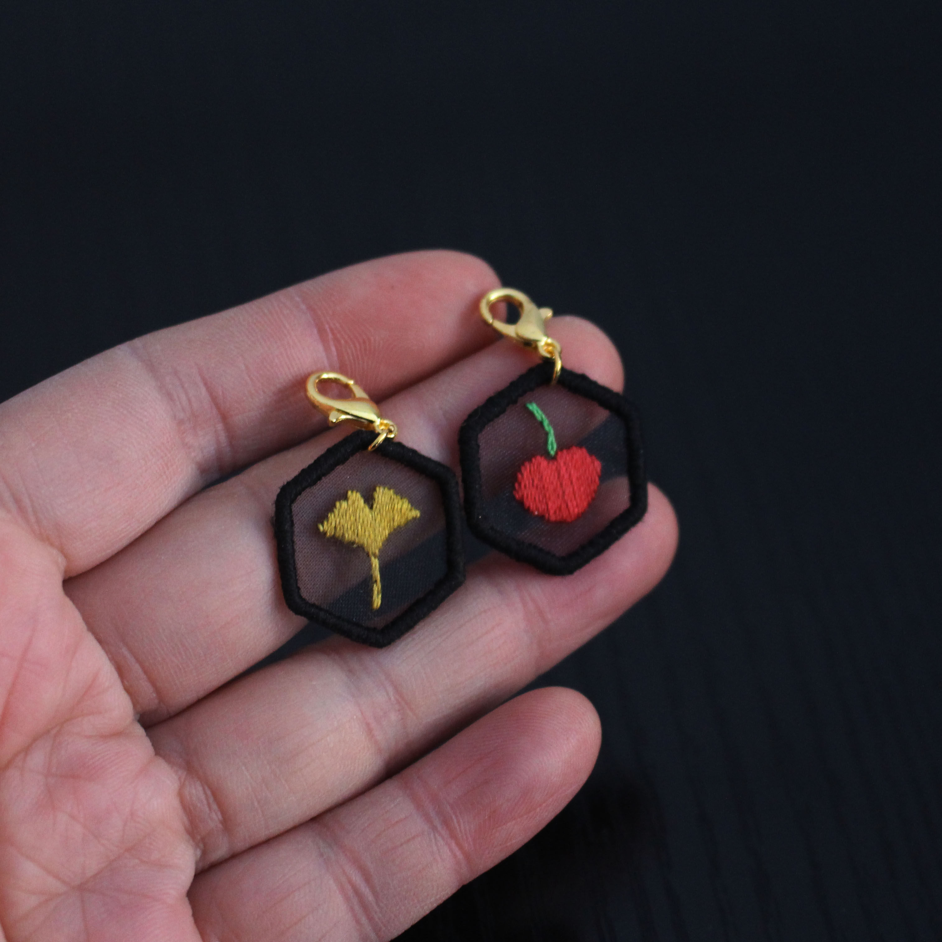 {Finished product}Hand-embroidered cherry ginkgo avocado PDA TN bag pendant jewelry keychain creative gift