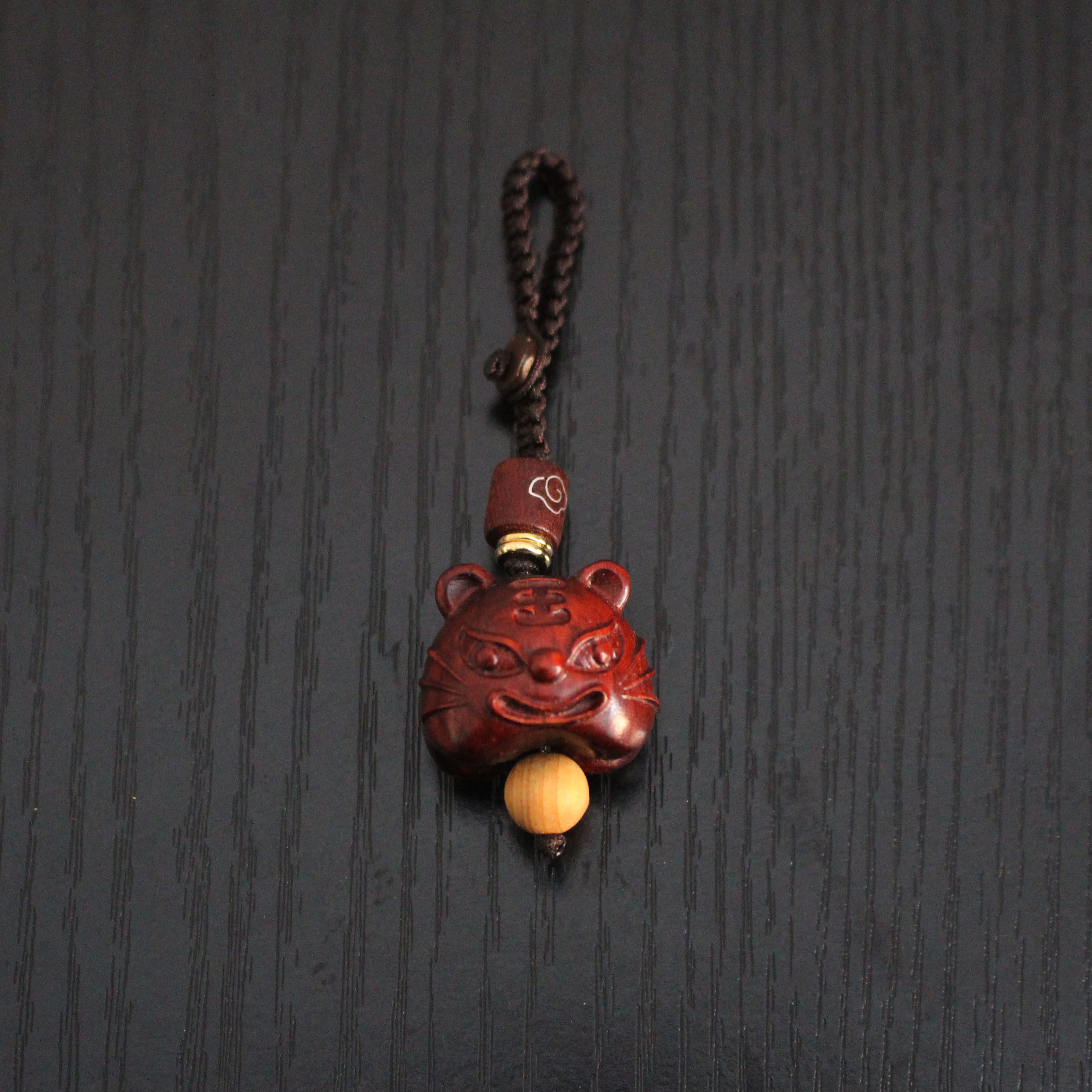 Red sandalwood carved tiger Chinese New Year gift pendant mobile phone bag ornaments key chain handle TN hand account pendant