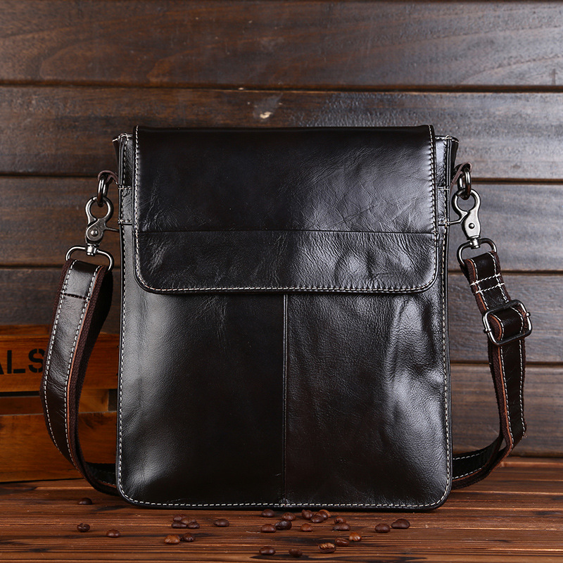 2022 headlining Bull Leather Single Shoulder Inclined Satchel leather Leather Retro Men's Bag Casual Youth Tide Bag Vertical man Italic cross-pack