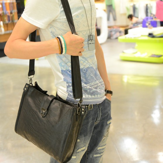 2020 new Korean version of the Korean version of the men's single shoulder bag fashion tide men's soft leather bag Inlan retro IPAD bag