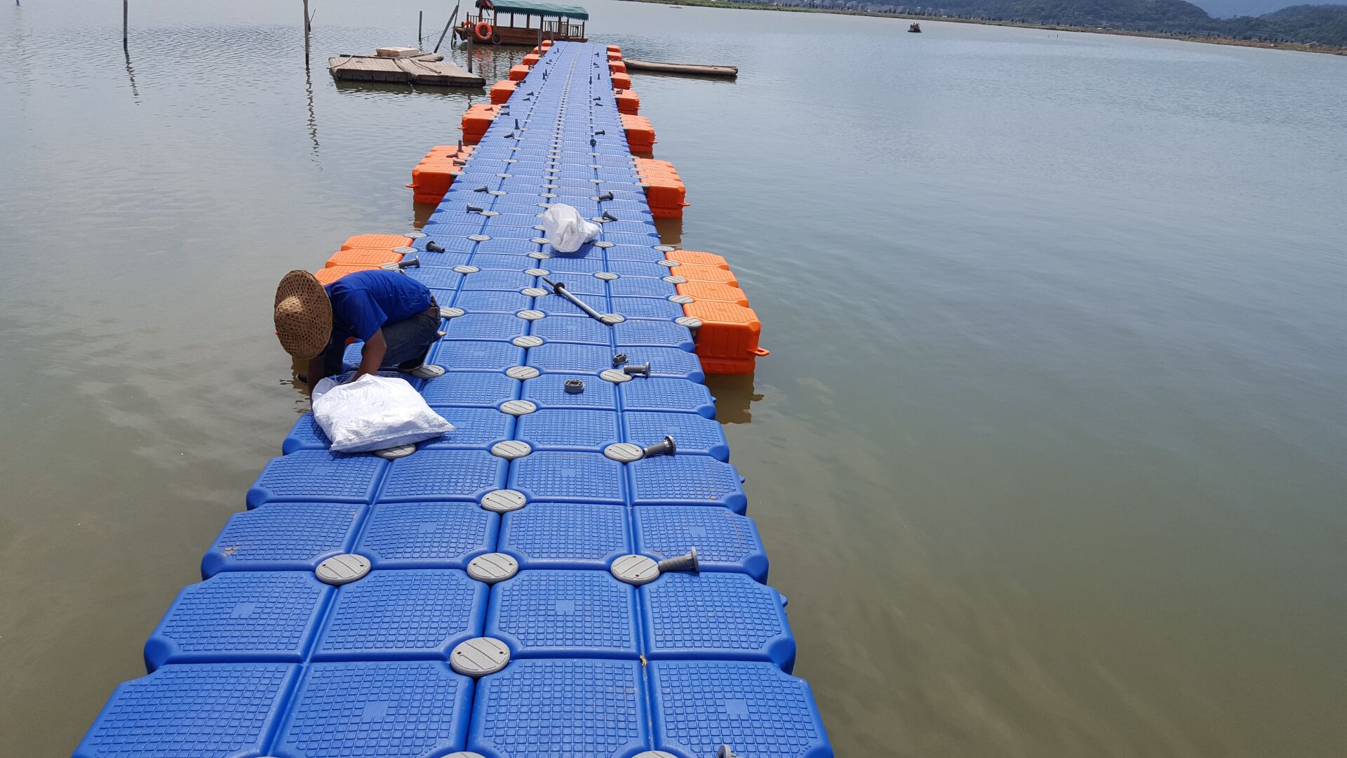 The new four-body pontoon water platform on 2020-Taobao
