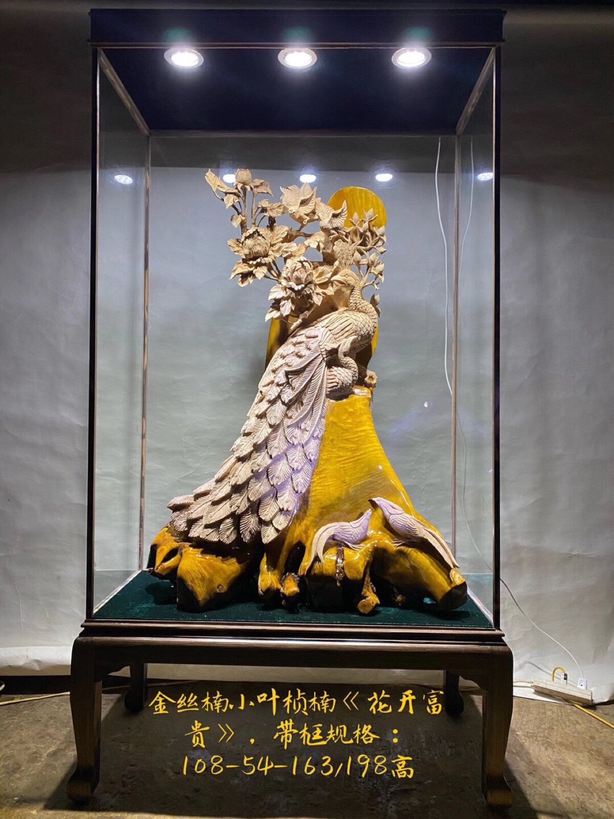 Root carving wood carving ornaments flowers blooming rich golden silk nan small leaves Zhennan with water ripples office gift home decoration