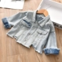 Quần áo trẻ em nữ 2018 xuân hè mới thời trang ve áo lỗ thủy triều đơn ngực dài tay áo khoác denim rách áo khoác phao trẻ em