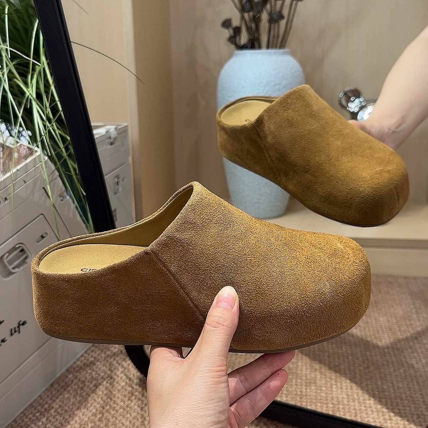 Улучшенная по высоте полурелакс Birkenstock кожаные сабо на толстой подошве 2026 год, новые, маленький картофель, ленивые тапочки Birkenstock с передником для женщин на прогулку на улице