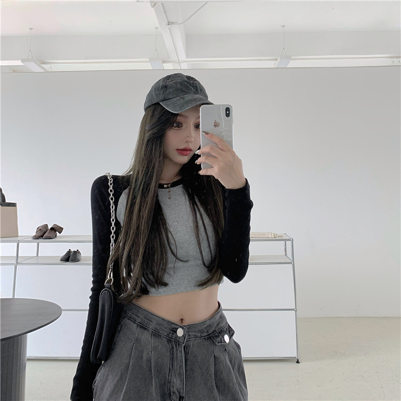 Real price shot of Hong Kong style retro contrast long sleeve round neck T-shirt short high waist knitted thread top bottom