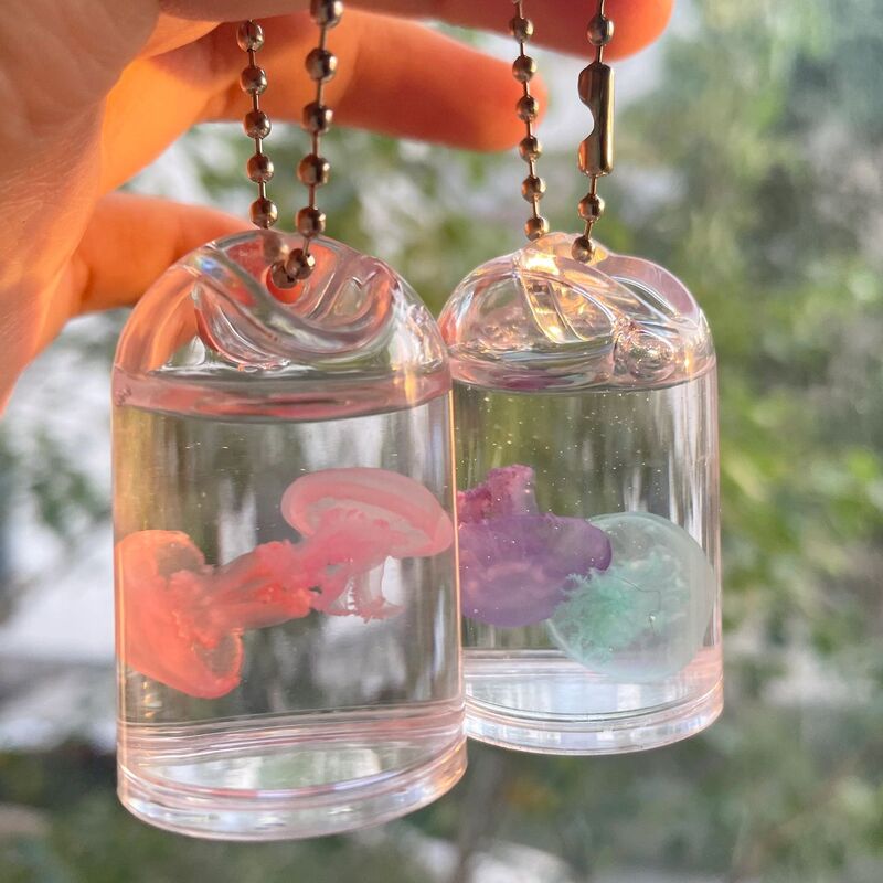Colorful Jellyfish Specimen Pendant, Popular Real Jellyfish Ocean Pet Pendant, Creative Keychain for Students and Children's Backpacks