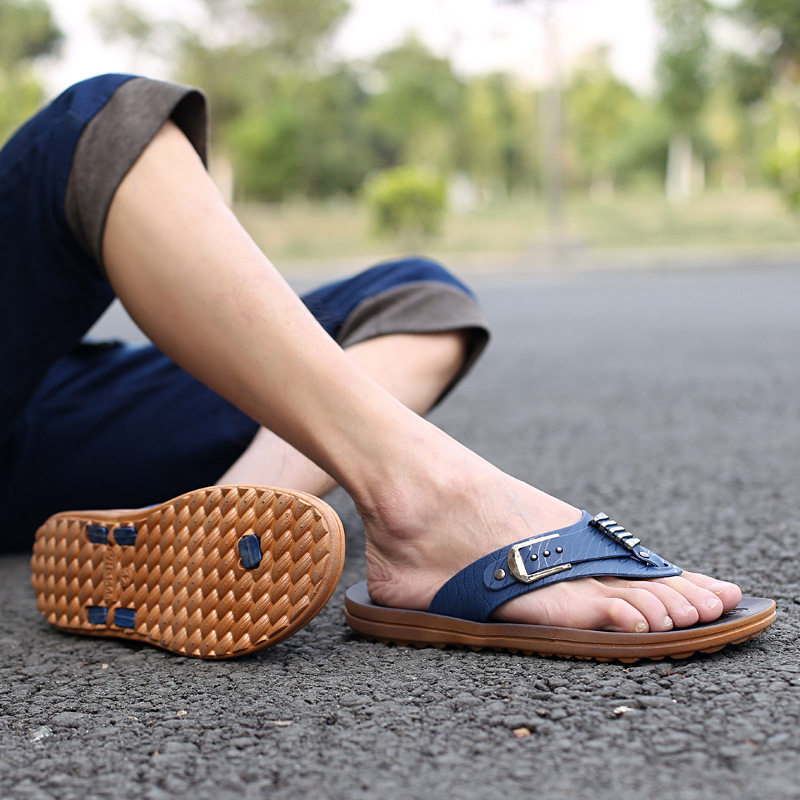 Men's summer non-slip herringbone drag individuality Han version Trend clip-foot outdoor beach shoe men's casual slippers