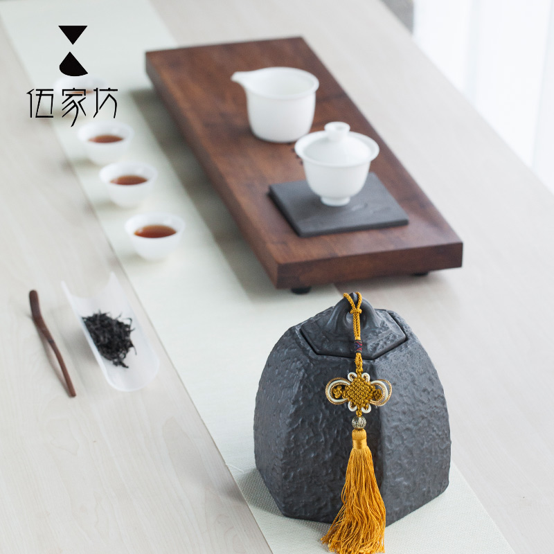 The Wu family lane east devoted to ceramic POTS medium sealed storage POTS pu - erh tea caddy fixings ceramic POTS