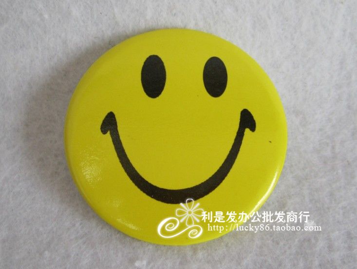 Smiley face-breasted smiley face chest badge Attendant with a small eye and smiley face 4 5cm