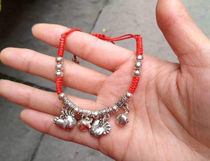Handmade tuổi thọ khóa tay đỏ dây đeo vòng tay Miao bạc vòng chân trang sức trẻ em khóa 12 Zodiac vòng chân - Vòng chân vòng chân nữ đẹp
