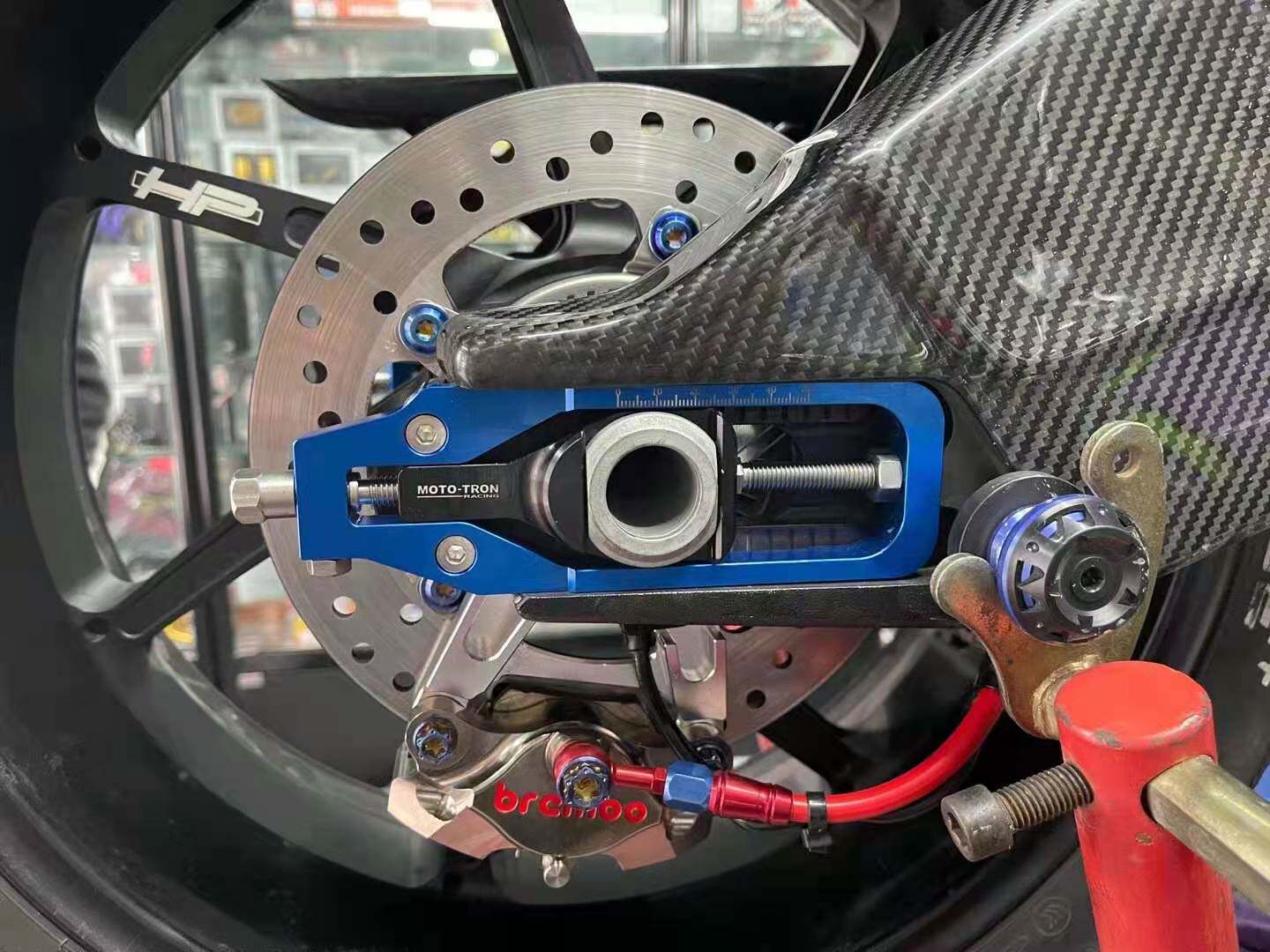 BMW BMWS1000R modified chain adjuster quick adjustment chain block produced by MOTO-TRON