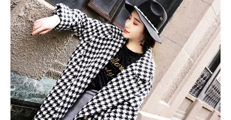 Áo khoác houndstooth gió Hepburn mùa thu và mùa đông mới 茧 kiểu trên đầu gối dài áo len kẻ sọc retro ao khoac nu