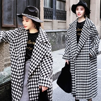 Áo khoác houndstooth gió Hepburn mùa thu và mùa đông mới 茧 kiểu trên đầu gối dài áo len kẻ sọc retro ao khoac nu