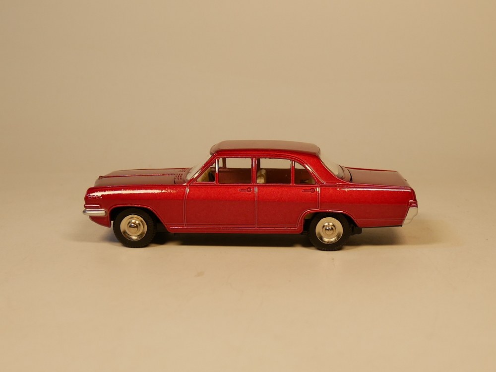 Dinky Toys 513 – Opel Admiral 1966 – Bordeaux – 1/43 – France