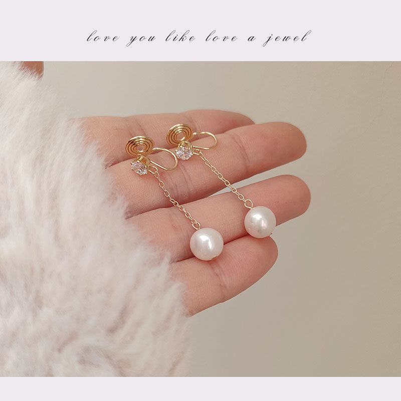 The wind is blowing Song Hye Kyo's same single 8mm freshwater pearl chain earrings in the long version of the face-lifting mosquito coil ear clip