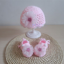 Handmade childrens shoes and hats full moon baby suit Autumn winter and spring baby hats Soft-soled wool hand hook shoes knitted hats