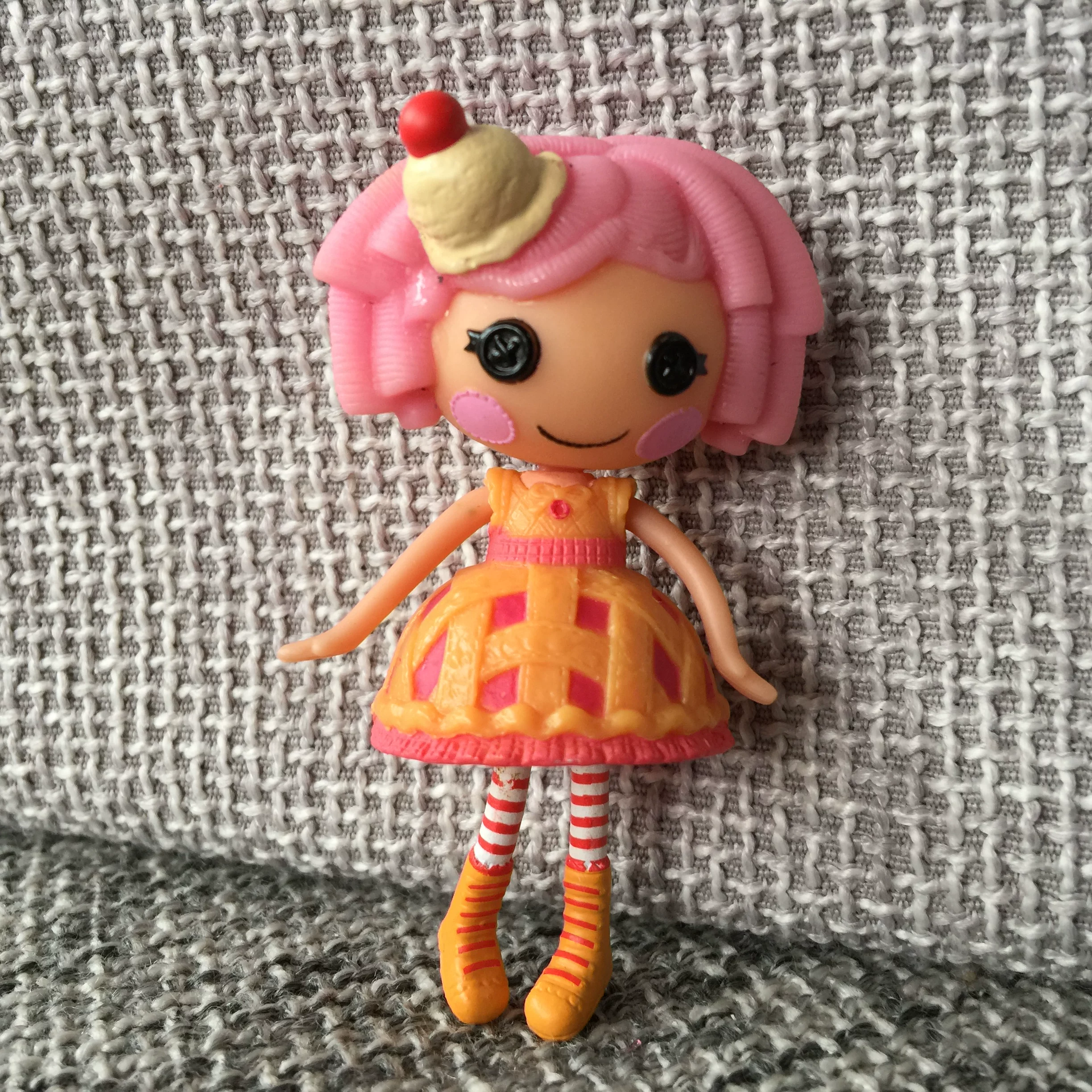Мини-кукла LALALOOPSY Lele Angels, с пуговичными глазами, слепой бокс с микромагнитной качелью (≤15 см)