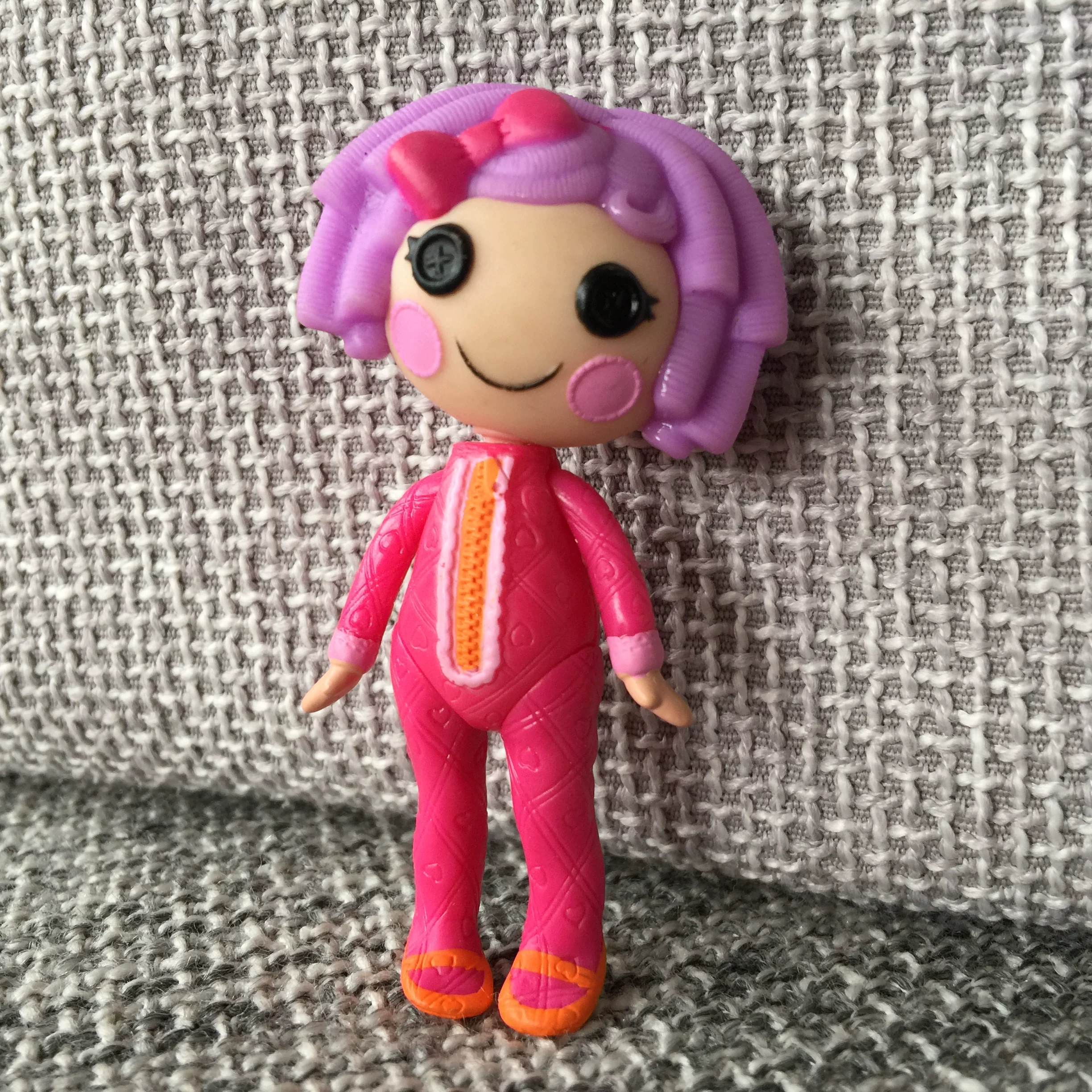 Мини-кукла LALALOOPSY Lele Angels, с пуговичными глазами, слепой бокс с микромагнитной качелью (≤15 см)