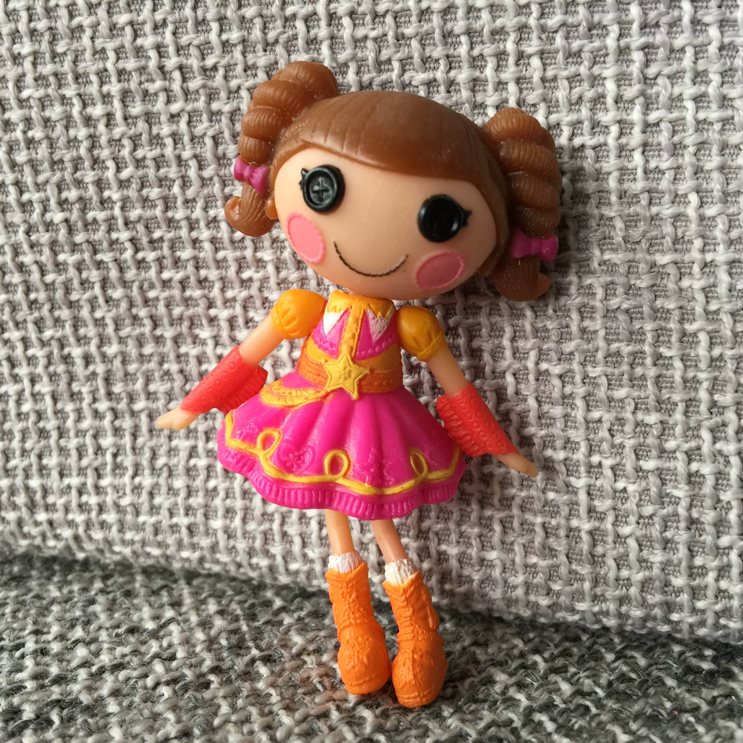Мини-кукла LALALOOPSY Lele Angels, с пуговичными глазами, слепой бокс с микромагнитной качелью (≤15 см)