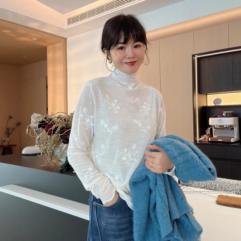 Plus-Size Korean-Style Heavy Lace Embroidery High-Neck Inner Layering Shirt for Women, New Spring Model, White Long-Sleeve T-Shirt for Chubby Women