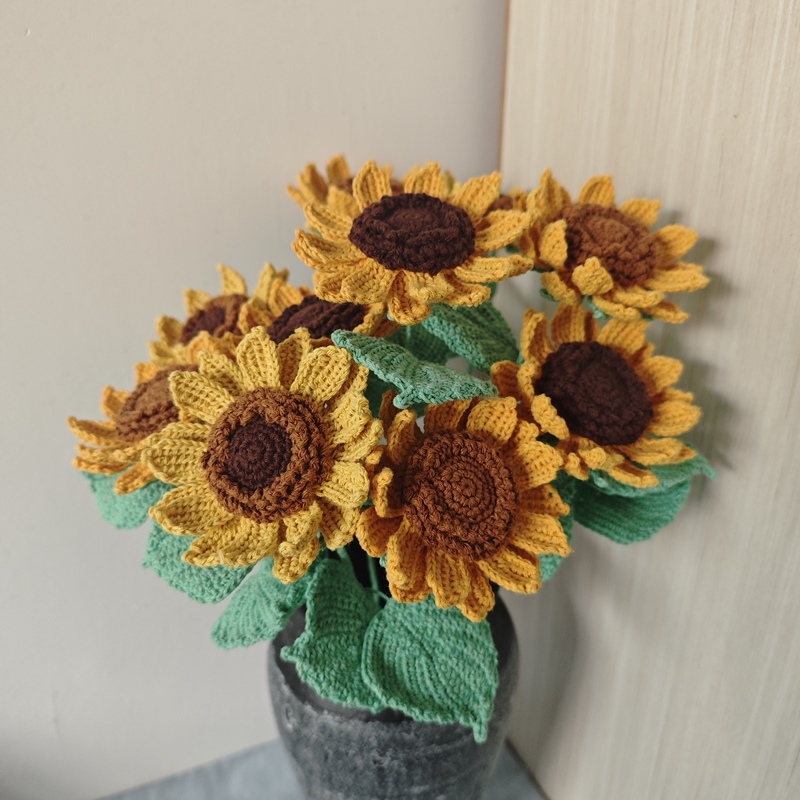 Finished Handmade Crocheted Sunflower Knitted Bouquet, Pure Cotton Thread Crocheted Finished Product, Three-Dimensional Sunflower Sun Bouquet