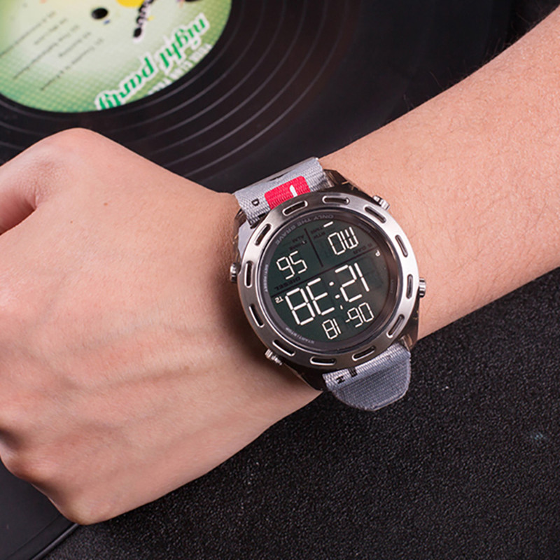 Часы Европа 正品diesel迪赛手表潮男女中性手表数显功能潮酷电子运动表dz1894