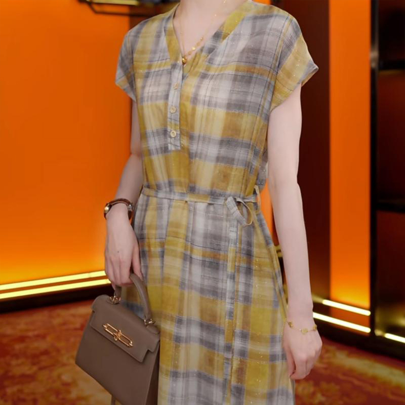 Light Luxury, Fashionable, Stylish, Loose-Fitting, Elegant Women's Dress with a High-End Design That Is Trendy, Flattering, and Age-Reducing Light Luxury, Fashionable, Stylish, Loose-Fitting, Elegant Women's Dress with a High-End Design That Is Trendy, Flattering, and Age-Reducing
