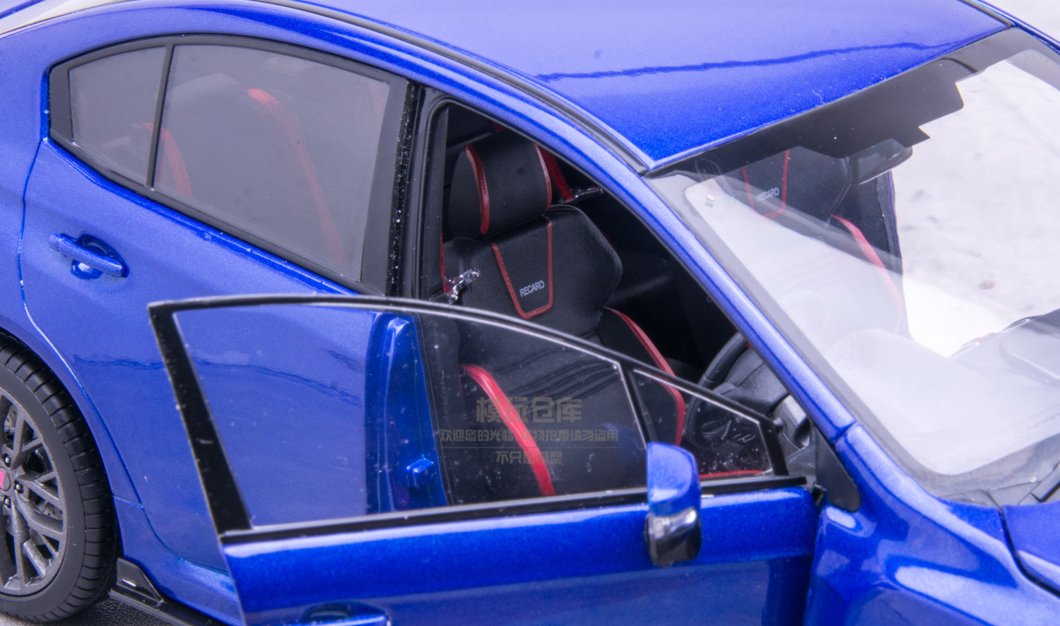 Sunstar 1/18 Subaru WRX STI (S207) 2018 - Bleu Métal, RHD - Précommande