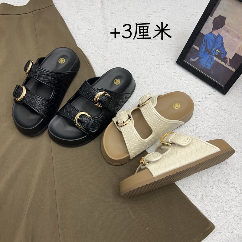 2026 Summer New Style Woven Leather Buckle Thick-Soled Versatile Sandals for Women, Casual and Comfortable Slip-On Slippers for Outdoor Wear