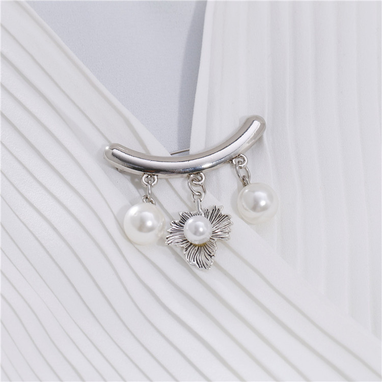Đơn giản cong ngọc trai trâm nữ mới mặt dây chuyền ngọc trai vỏ sò cổ áo chống ánh sáng áo len pin trâm cài áo