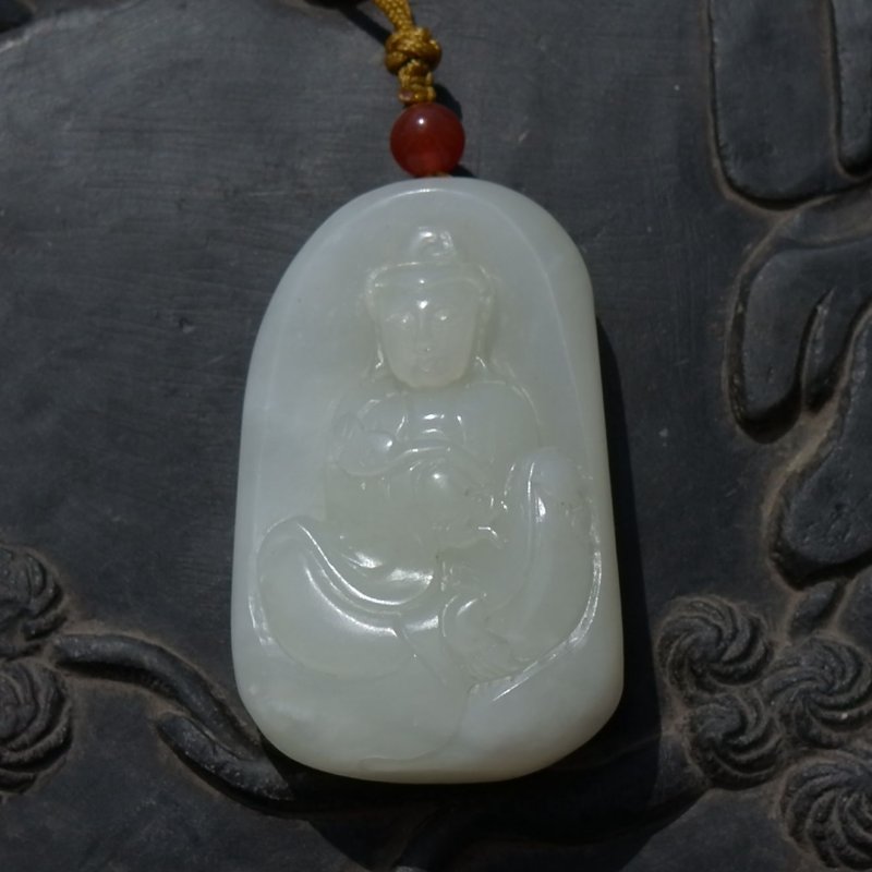 Idle-one-cloud 2138 natural Xinjiang and Tian jade goat fat jade seed material delivered son Guanyin pendant handmade engraving support for a comeback