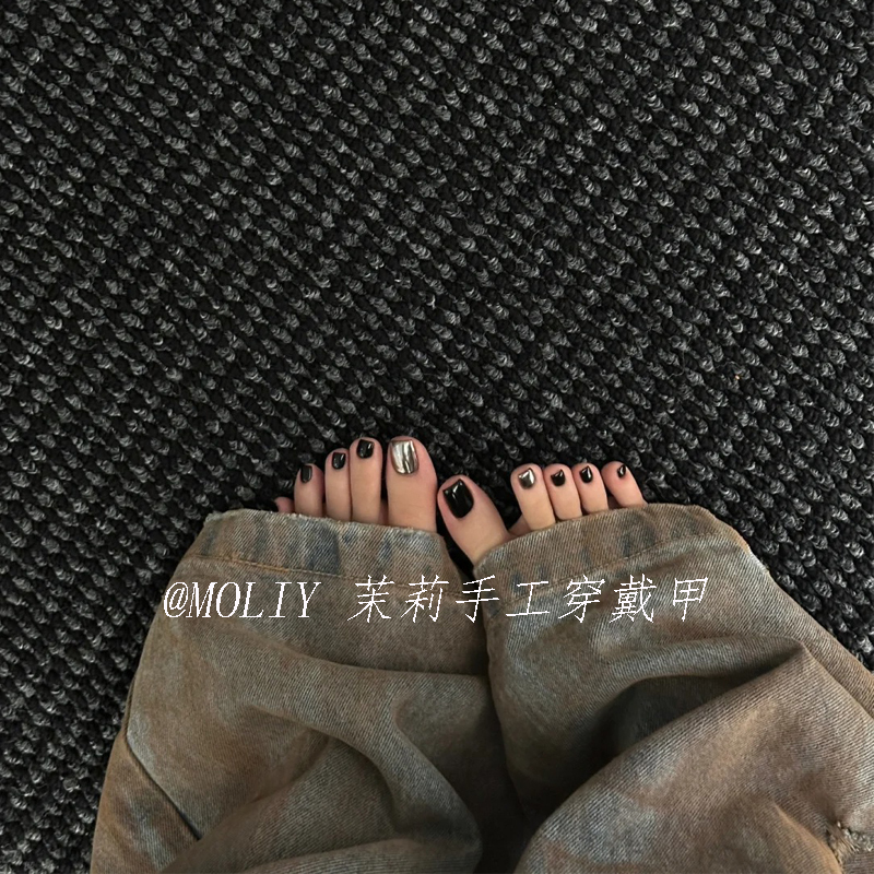 Black and Silver Gradient Toenails, Wearable Nails, Handmade High-End Sweet and Cool Mirror Silver Toenail Nail Art Patches That Make Feet Look Fairer