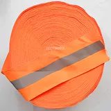 Полученная взлетно -посадочная полоса с предупреждением о предостережении безопасности с легкой атлетикой, финальным спринтом с пляжным волейболом, футбольным полевым краем