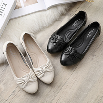 Womens shoes spring and autumn new middle-aged single shoes Doudou leather soft bottom middle-aged and the elderly flat mother shoes leather shoes summer