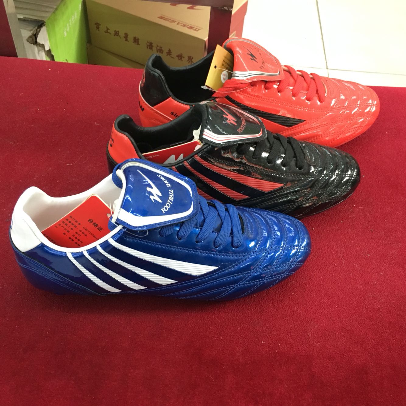 Twin Star Wide Nail Men's Leather Face Football Shoes Artificial Meadow Plastic Field Leather Foot Professional Sneakers