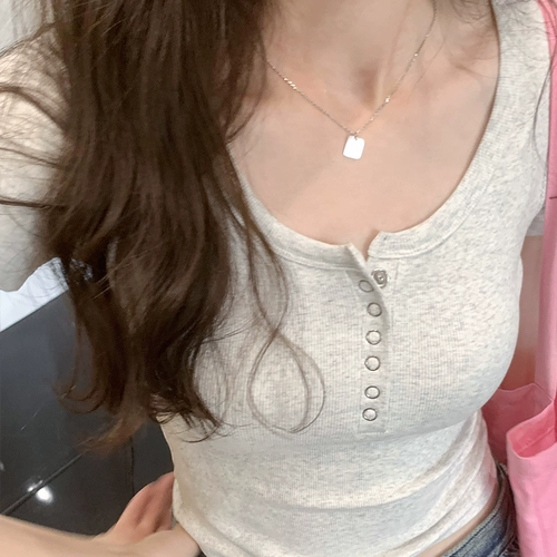 Летняя приталенная базовая футболка